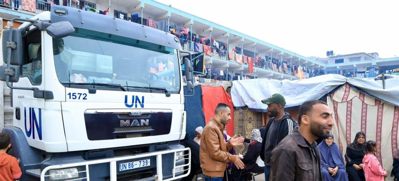 Orta Gazze'de Zawaida'da yer alan UNRWA barınağına büyük ihtiyaç duyulan yardım malzemeleri ulaştı.