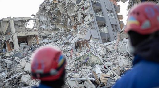 Antakya’da arama-kurtarma ekiplerinin çalışmalarından.