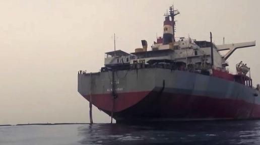  FSO Safer isimli tanker Yemen'in batı kıyısında demirlemiş durumda.