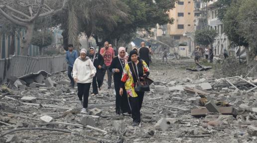 Aileler, yıkıma uğrayan mahalleleri Tel el-Hava'dan kaçarak Gazze Şeridi'nin güneyine sığındı.