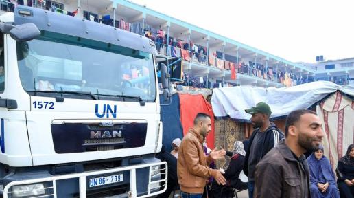 Orta Gazze'de Zawaida'da yer alan UNRWA barınağına büyük ihtiyaç duyulan yardım malzemeleri ulaştı.